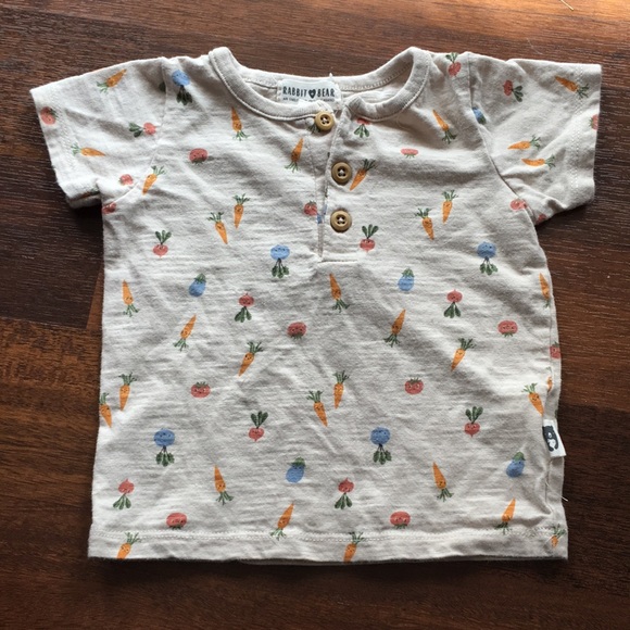 Other - 🌿3/$20 Adorable veggie print tshirt